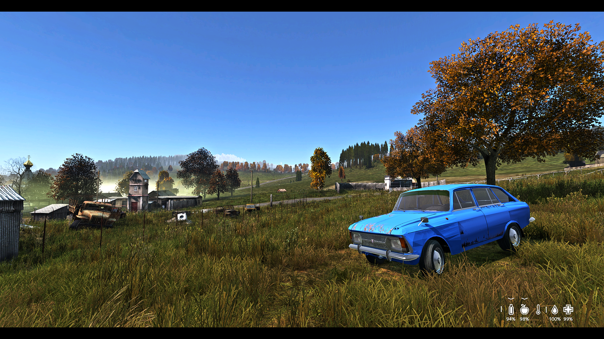 Voiture bleue dans la campagne